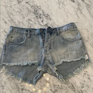 One Teaspoon Bonitas Frayed Jean Shorts
Size: 26